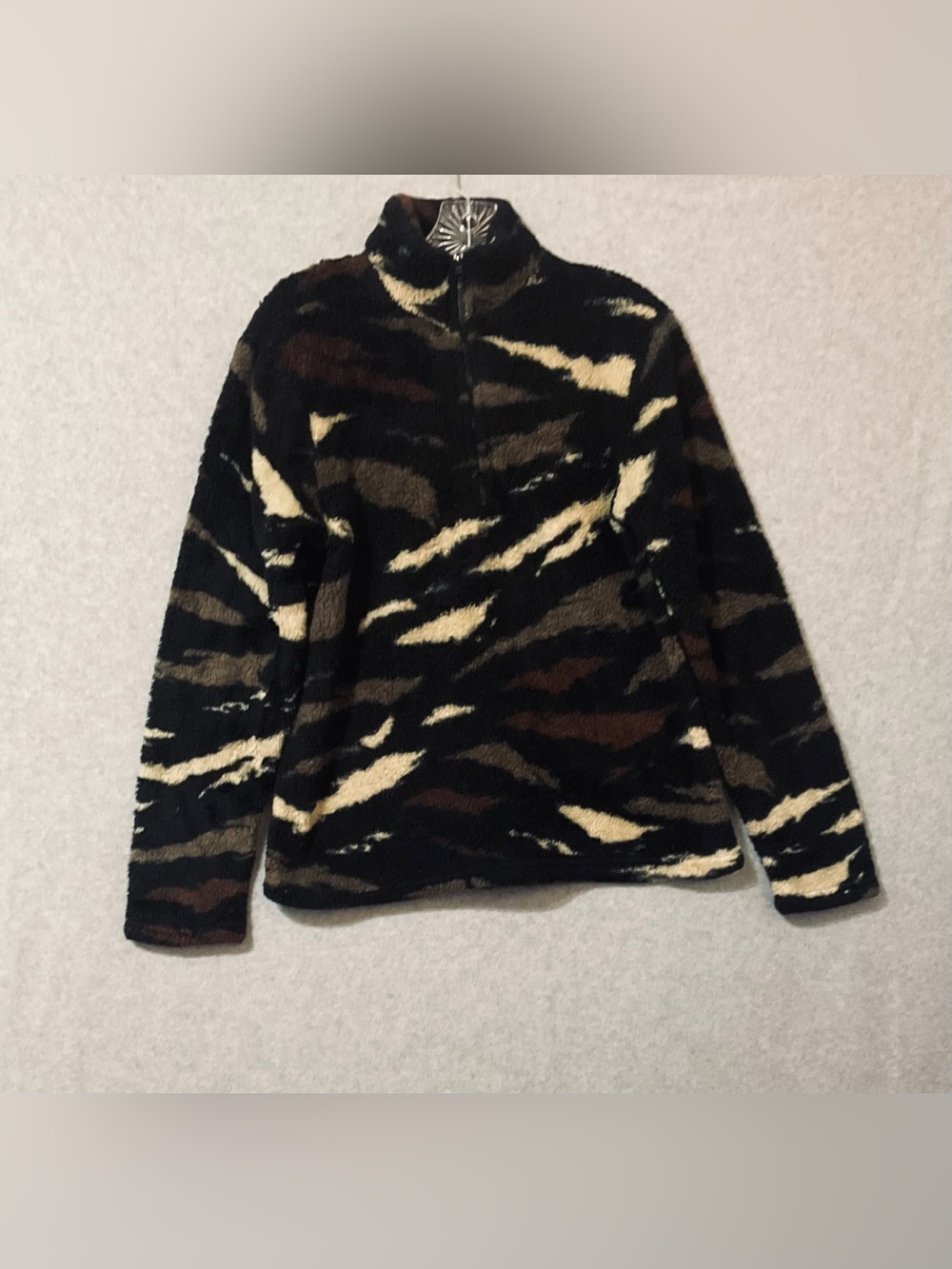 Primar Faux-Sherpa Half-Zip Pullover Sweater in Black and Cream Sz S